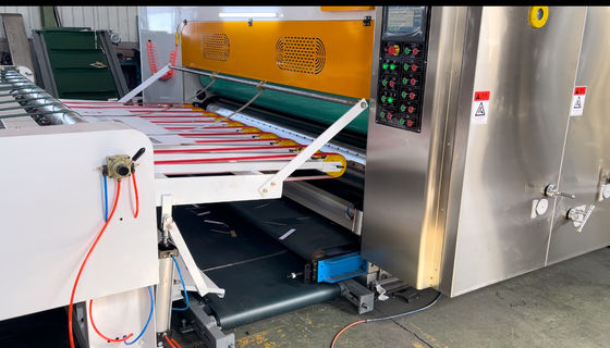 Efficiënte machine voor het vervaardigen van gegolfde dozen
